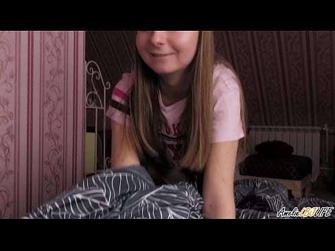 ❤️ 블론디는 그녀의 BFF를 깊이 빨아 먹고 그녀의 입에 정액을 가져옵니다. ☑ 슈퍼 포르노 우리 ﹏